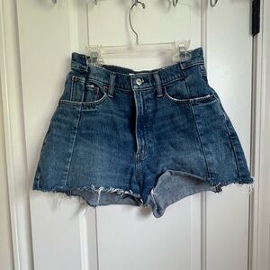 Abercrombie the mom short high rise